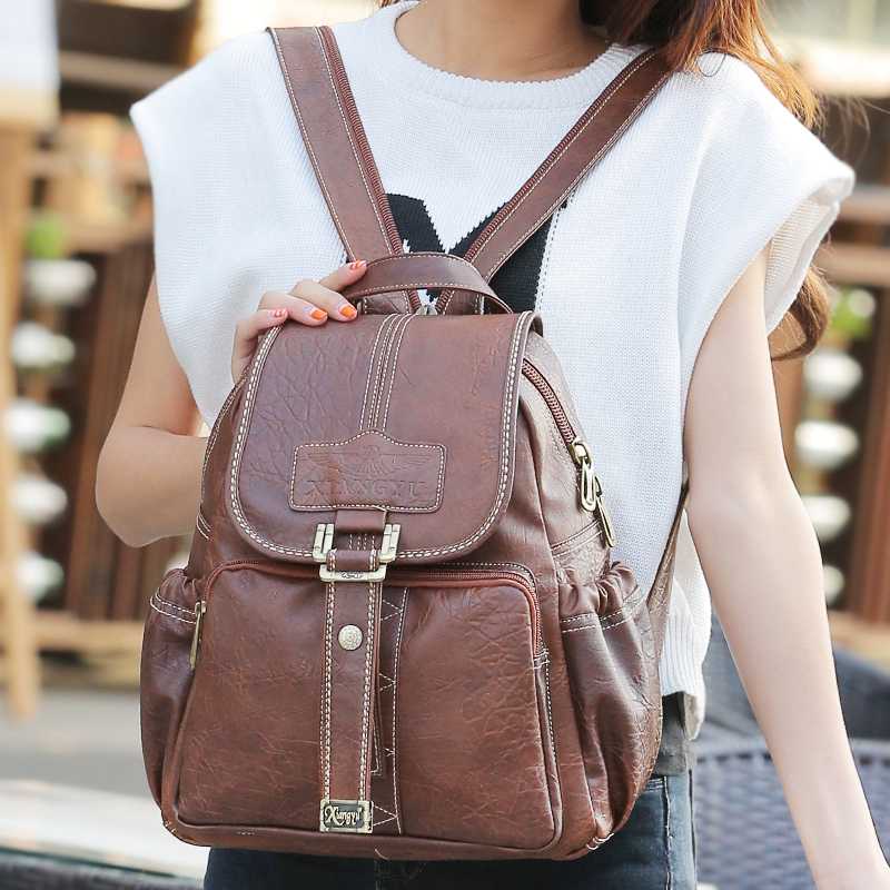 woman Backpack color cuoio