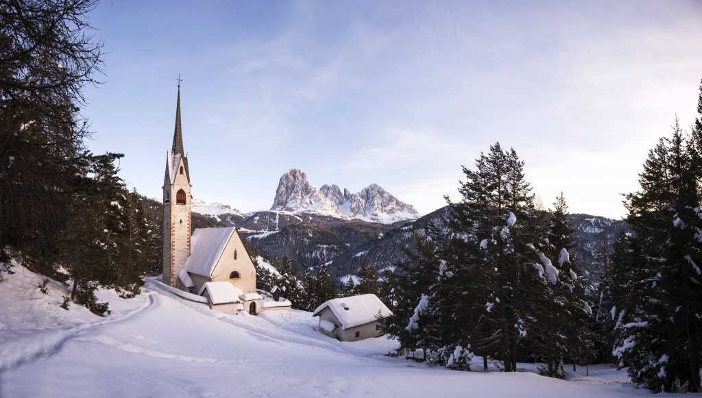 Chiesa romantica in Val gardena