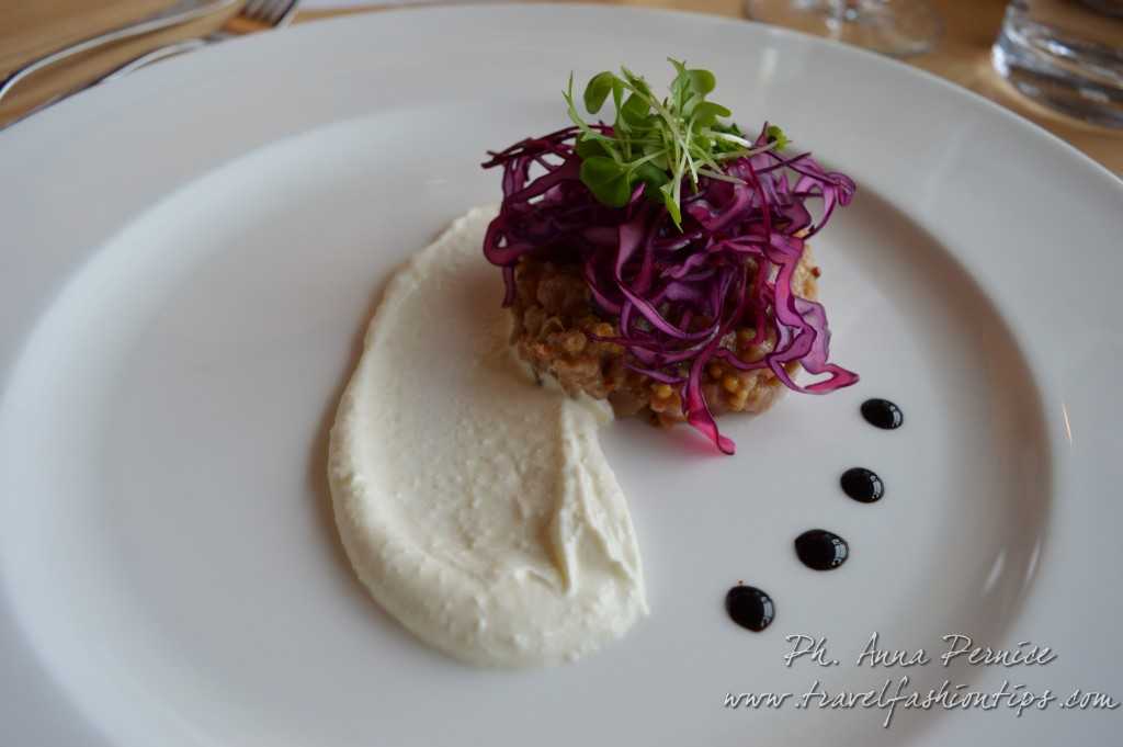 tartare di tonno con cren alla panna e carota rossa