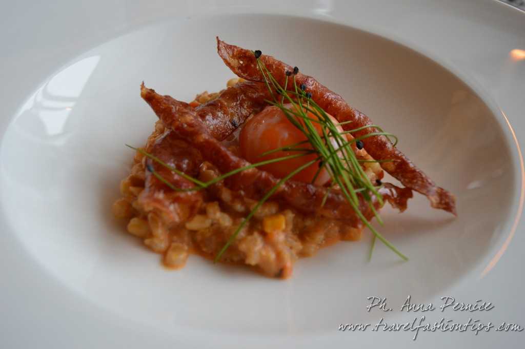 orzotto con salsiccia carniolana croccante e uovo affogato