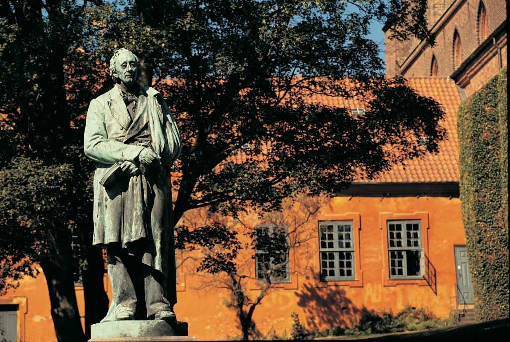4076_H.C. Andersen statue i Odense_Bob Krist