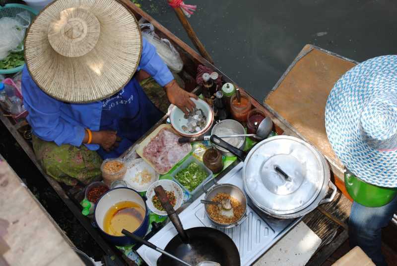 pad thai street food