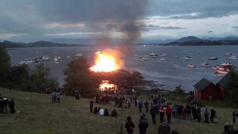 Ålesund_Falò_bruciato_Hessa