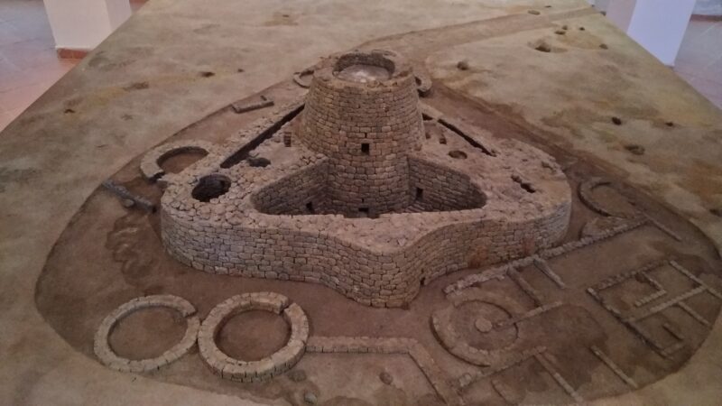 Ricostruzione del complesso di Santu Antine presso il museo di Torralba
