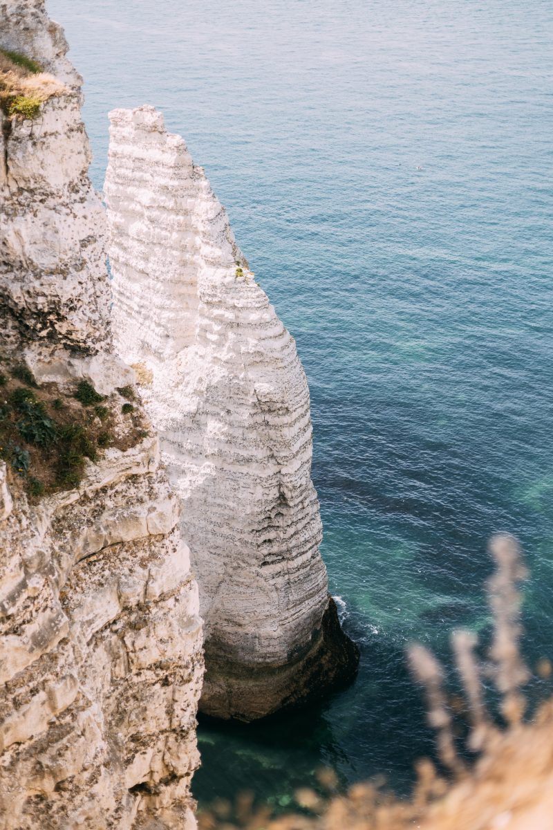 Fonte: Unsplash. La celebre guglia di Étretat