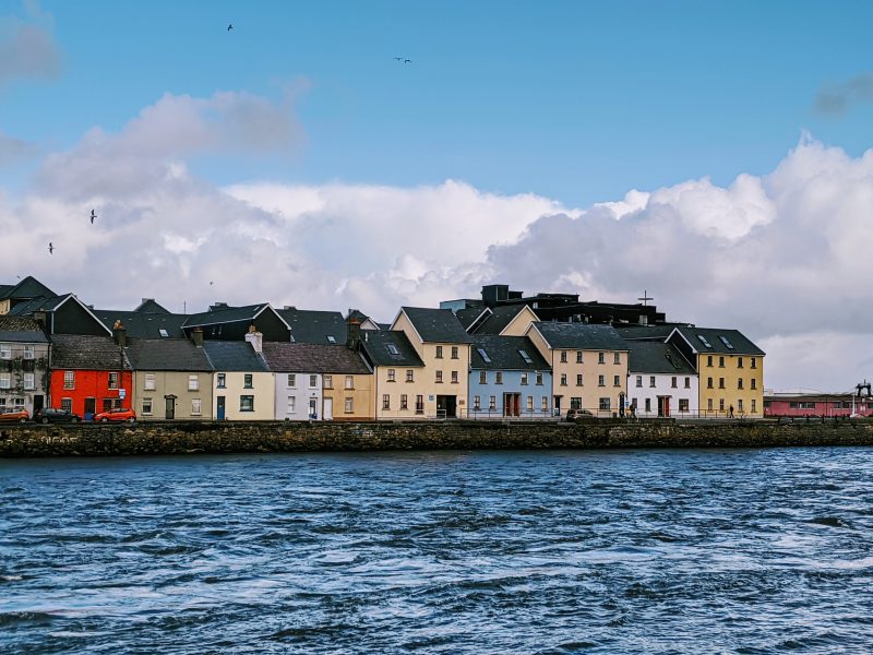 Fonte: Unsplash. Claddagh Quay