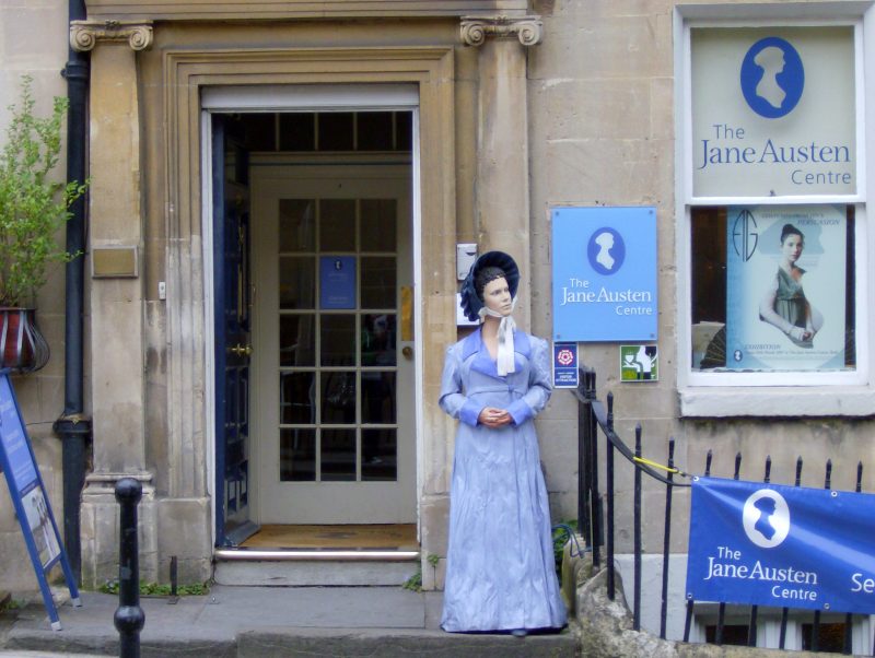 Fonte: Wikipedia. Ingresso al Jane Austen Centre di Bath
