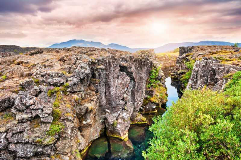 Beautiful,Cliffs,And,Deep,Fissure,In,Thingvellir,National,Park.,Southern